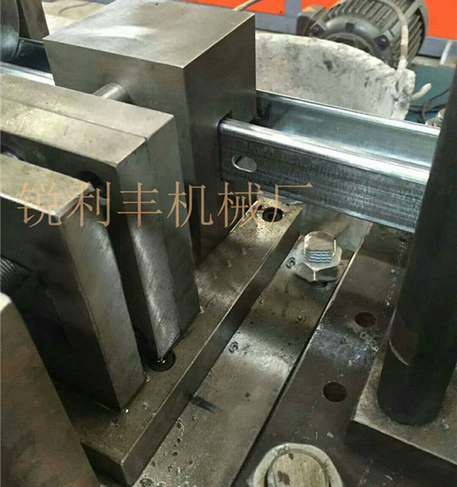 防火阀成型机